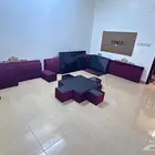 مجلس ارضي مع طاولات