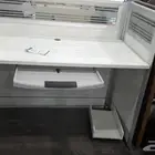 3طاولة مكتب و3 كمدينه شبه جديده استخدام بسيط جدا