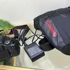 كاميرا كانون 700 D مع شاحن وشنطة الكاميرا كويسه ونظيفة