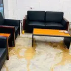 اثاث. مكتبي. كنب جلد. فاخر