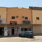 عماره تجاريه في الدوادمي على شارعين حيوي ومؤجرة