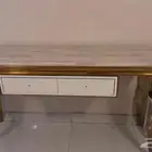 للبيع كنب مستخدم مع طاوله عرعر