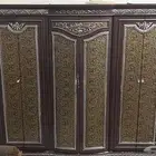 غرفه نوم دولاب وسرير بدون الطراحه و2 كمودينه وتسريحه وارفف
