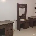 غرفة زوجية 2 سرير و2 مكتب ودولاب 3 ضرفة وتسريحة