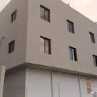 للبيع و الايجار عماره تجاريه بمحلات وشقه ودورين السيل الصغير