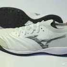 حذاء رياضي ميزونو