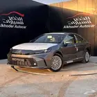 تويوتا كامري LE بنزين 2025 لدى شركة عبدالمجيد الخضر