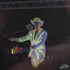 عروض ترفيهية عازفين طبول سيرك عروض حية على المسرح و كرنفال