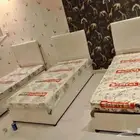 الأسرة والمراتب وطاولات الزينة وخزائن الملابس متوفرة