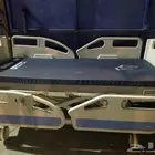 سرير طبي كهربائي