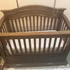 عندي سرير للأطفال بحالة جيدة جد ا الخشب جوده عليه التواصل