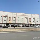 للبيع عمارة كبيرة بالرياض حي الملقا 52شقة ثلاث شوراع
