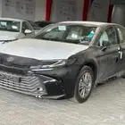 تويوتا كامري E بنزين استاندر اللون أسود موديل 2025 سعودي