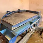 طاولة فرز هزازه لإستخلاص الركازات من التربه المطحونه