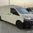 السيارة في الصورة هي تويوتا هايس (Toyota Hiace) فان بشكلها ا