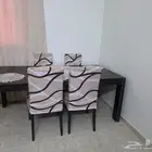 طاولة و 4 كراسي على السوم