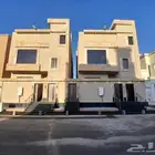 للبيع روف علوي مع ملحق تشطيبات فاخره بحي الطلح