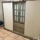 غرفة نوم ومجلس وطاولة طعام