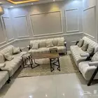طقم كنب 11شخص مع الطاوله والفرشه. اخوالجديد بسعر 1200