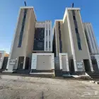 للبيع دور ثاني مدخل مستقل من 6غرف وسطح وموقع مميز