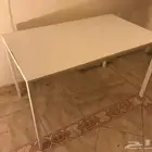 طاولة طعام ايكيا نظيفه البيع مستعجل