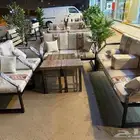 كراسي حديد و خشب و طاولات