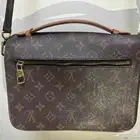 حقيبه يد نسائيه Pochette Metis من شركه Louis Vuit
