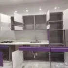 للبيع المستعجل دولاب مطبخ نظييف وفرن سطحي 4 عيون