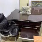 مكاتب موظفين وكراسي ودولاب ملفات وكنب