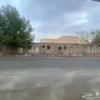 حوشين بجوار بعض كل حوش بصك
