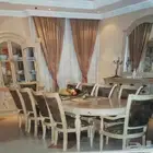 غرفة صفره طاوله طعام وكراسي ودواليب خدمه