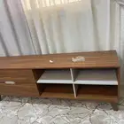 طاولة تلفزيون