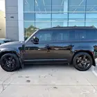 للبيع ديفندر 2023 - V6 فئه SE داخليه جملي وارد كندا