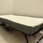 سرير قابل للط ي متنقل