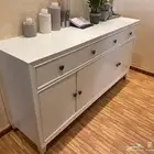 طاولة طعام مع بوفيه