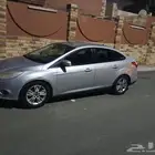 سيارة فورد على السوم