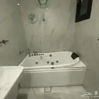 جاكوزي نظيف براند وجديد ودولايب ملابس ايكيا جديده
