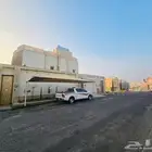 عماره دور وثلاث شقق مؤثثه للبيع