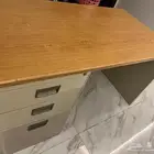طاولة مكتبية