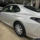 للبيع كامري LE 2022 فضي ممشى 74 الف كيلو بدي وكالة سعودي