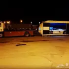 سطحه مغطاه مقفله من جده إلى دبي وبلعكس