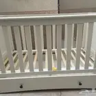 سرير أطفال من ممزورلد مستعمل ونظيف