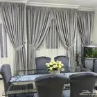 طاولة وكراسي