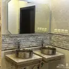 مغسلة رخام حوضين نظيفة