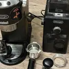 للبيع آلة إسبرسو ومطحنة قهوة من DeLonghi