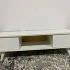 مايكرويف وطاوله شاشه