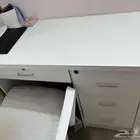 ثلاث مكاتب للبيع