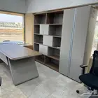 طقم كامله   مكتب كبير و صغير في دولاب حديد و خشب في   كنب