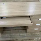 مكتب خشبي