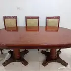 طاولة طعام فخمة ونظيفة